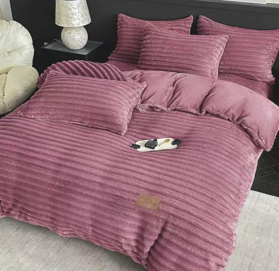 Lenjerie Cocolino Pufoasa cu Blanita Scurta, Model Dungat, 4 Piese, Cearceaf pat cu Elastic, Roz Mauve-M11537