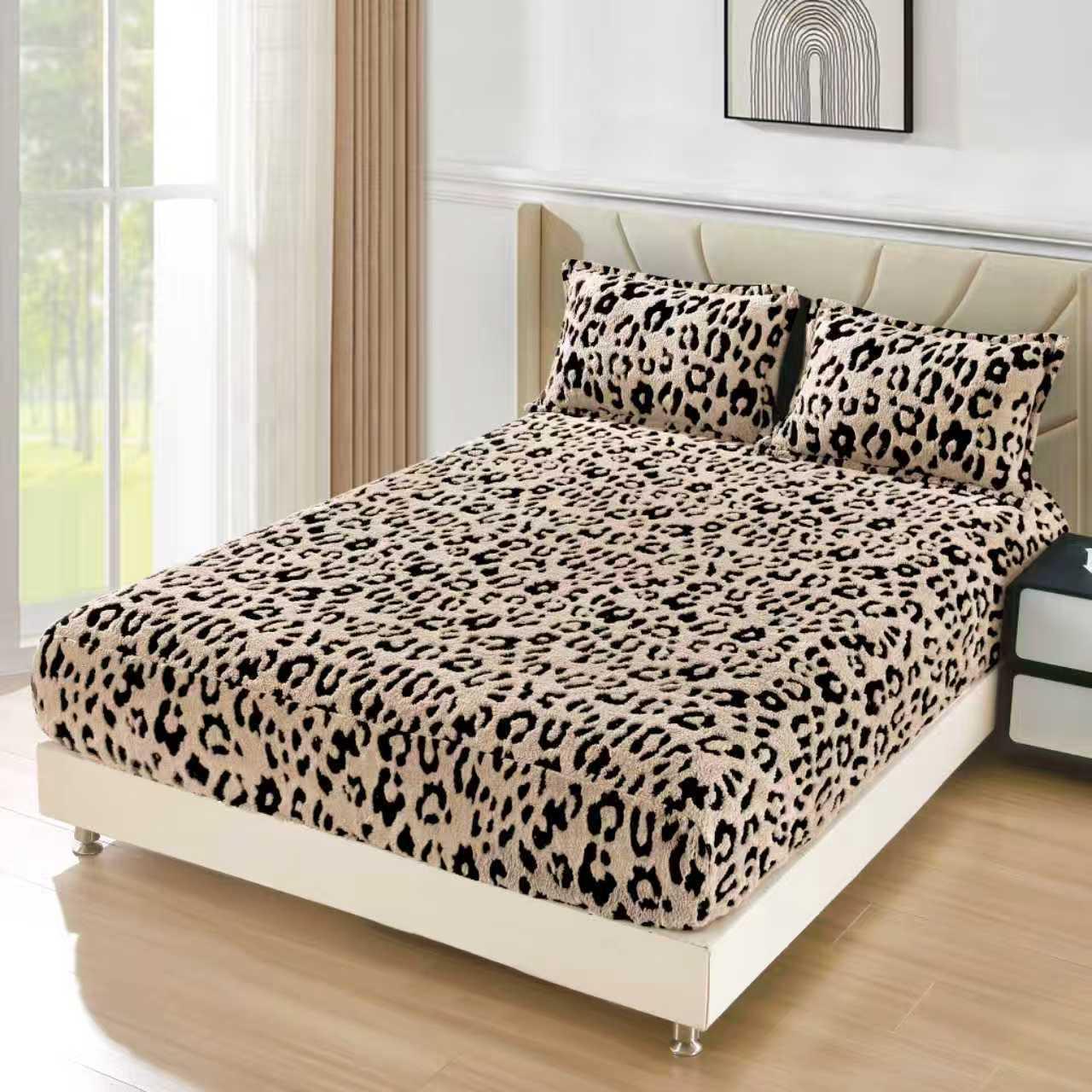 Husa Cocolino Sherpa cu Elastic, 180x200cm+2 Fete de Perna, Bej/Leopard Print-F10347