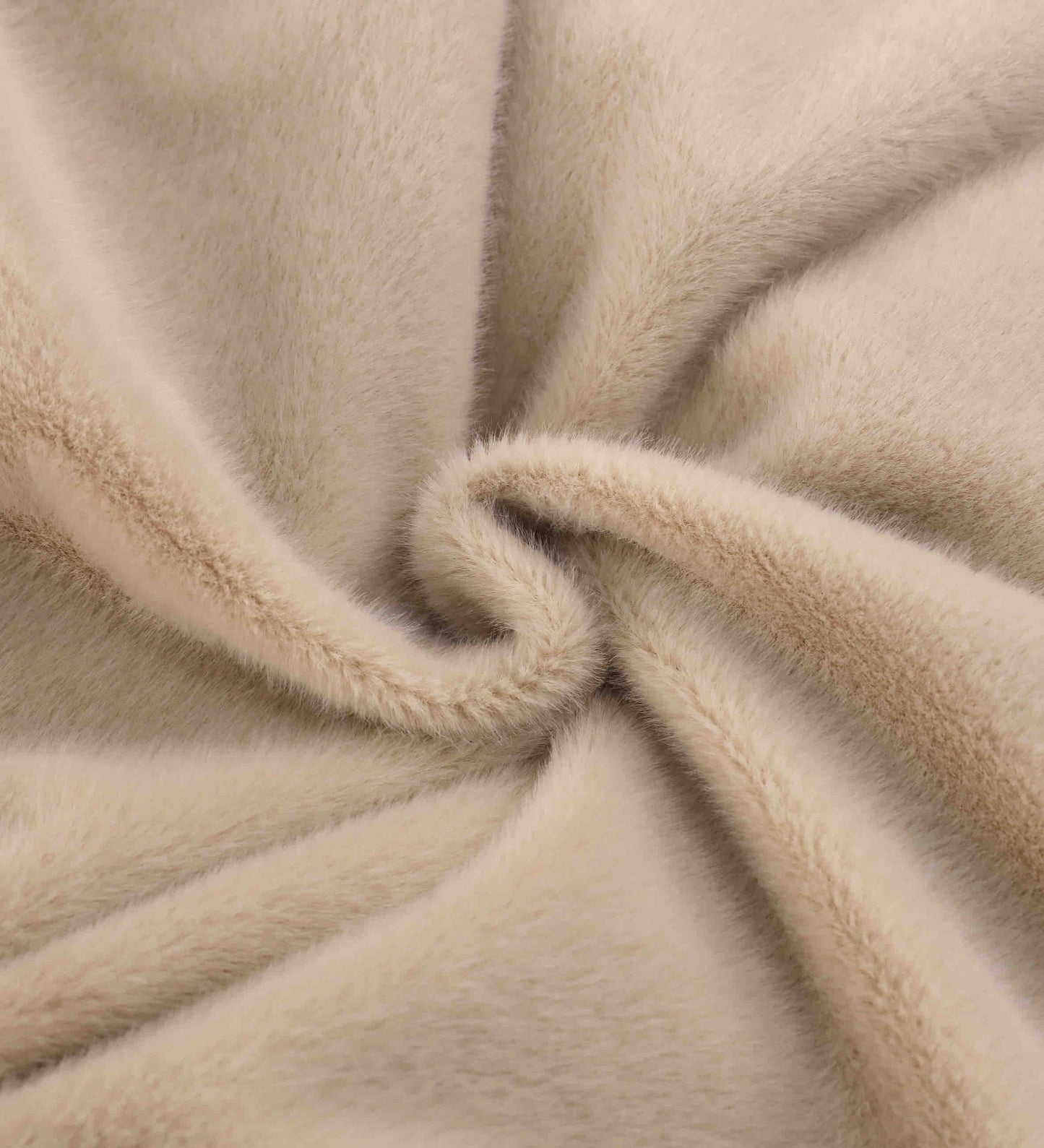Lenjerie pat dublu, Brodata, din Blanita Artificiala De Iepure, cu Elastic, 6 piese, Bej-C9231