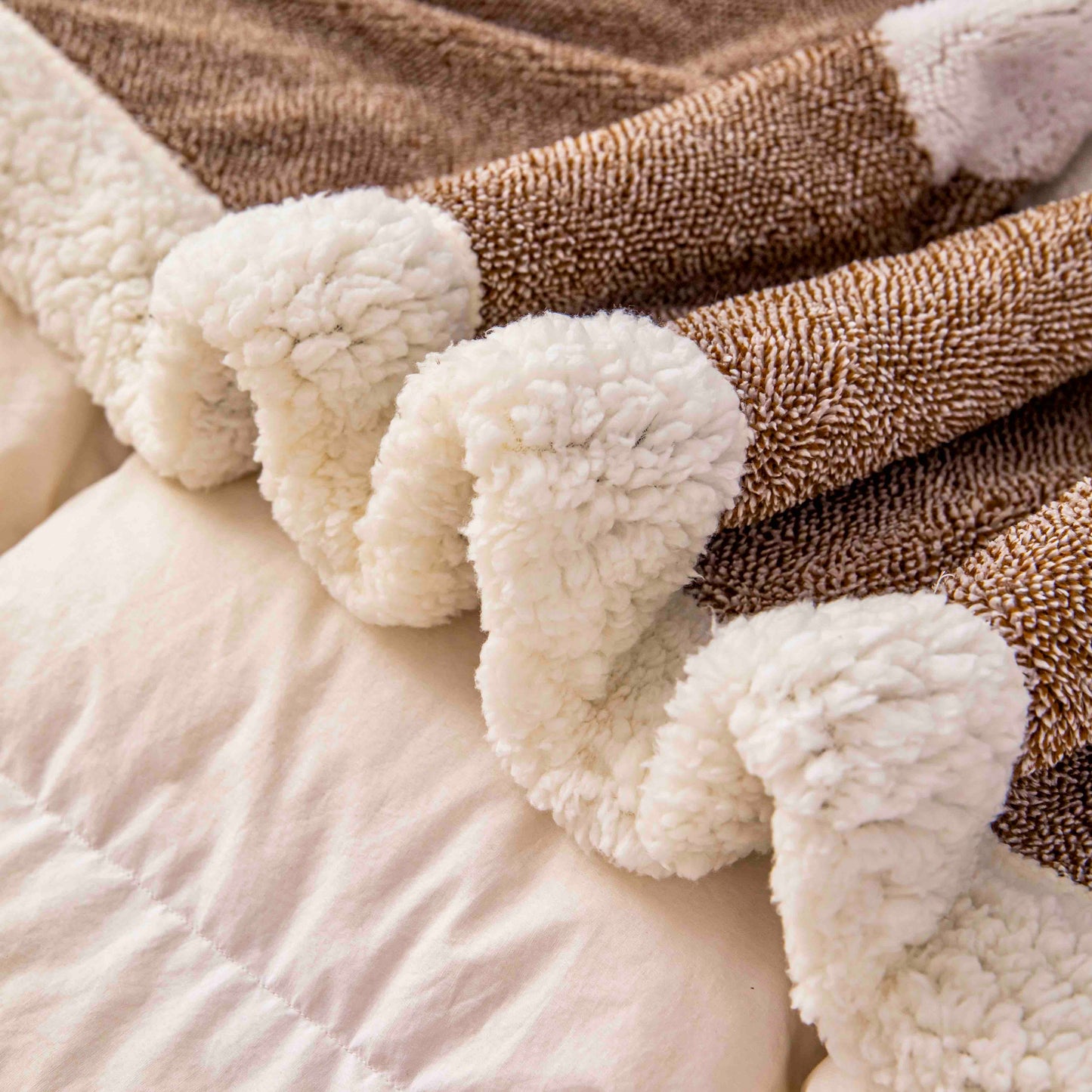 Patura Cocolino cu Blanita, 200x230cm, Imprimeu 3D cu Fluturi, Maro-C9698