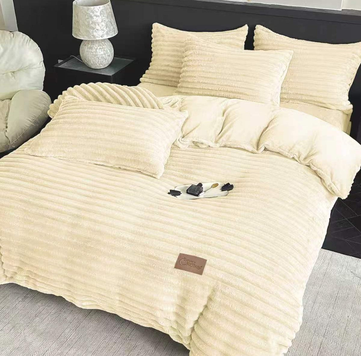 Lenjerie Cocolino Pufoasa cu Blanita Scurta, Model Dungat, 4 Piese, Cearceaf pat cu Elastic, Crem-M11336