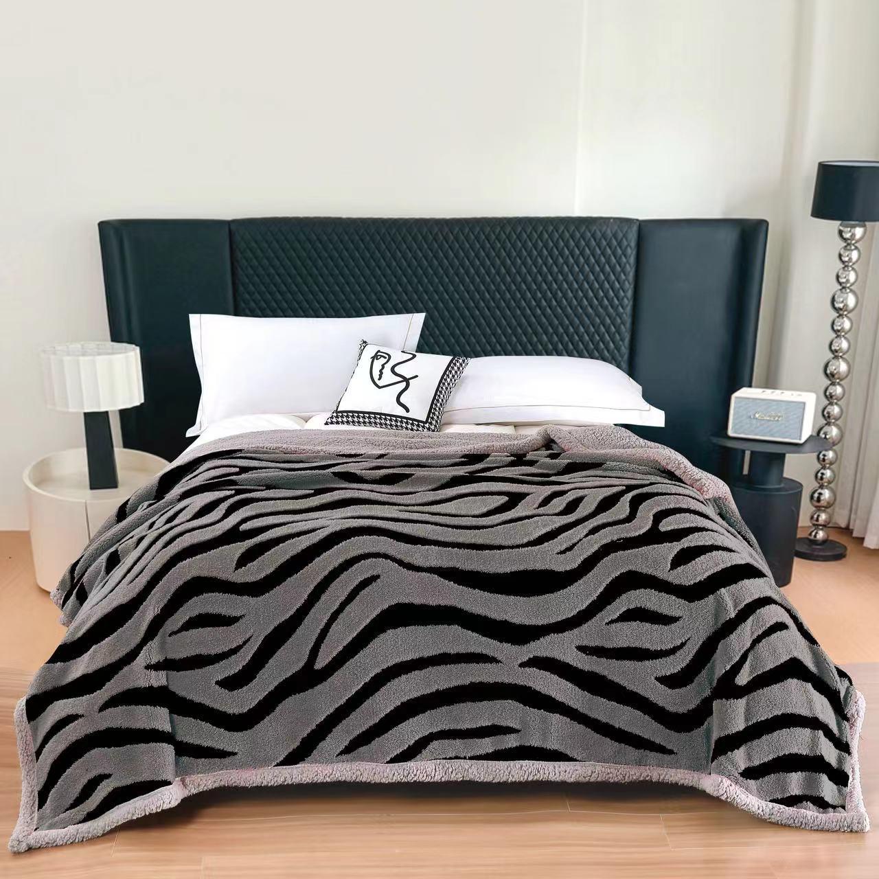 Patura Cocolino Sherpa cu Blanita, 200x230cm, Gri Inchis/Zebra Print-F9764