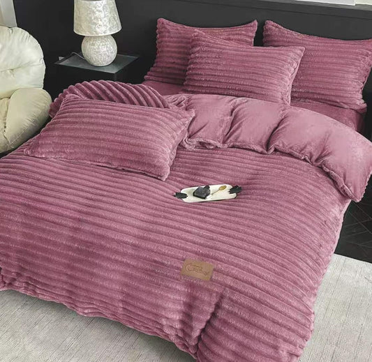 Lenjerie Cocolino Pufoasa cu Blanita Scurta, Model Dungat, 4 Piese, Cearceaf pat cu Elastic, Roz Mauve-M11537