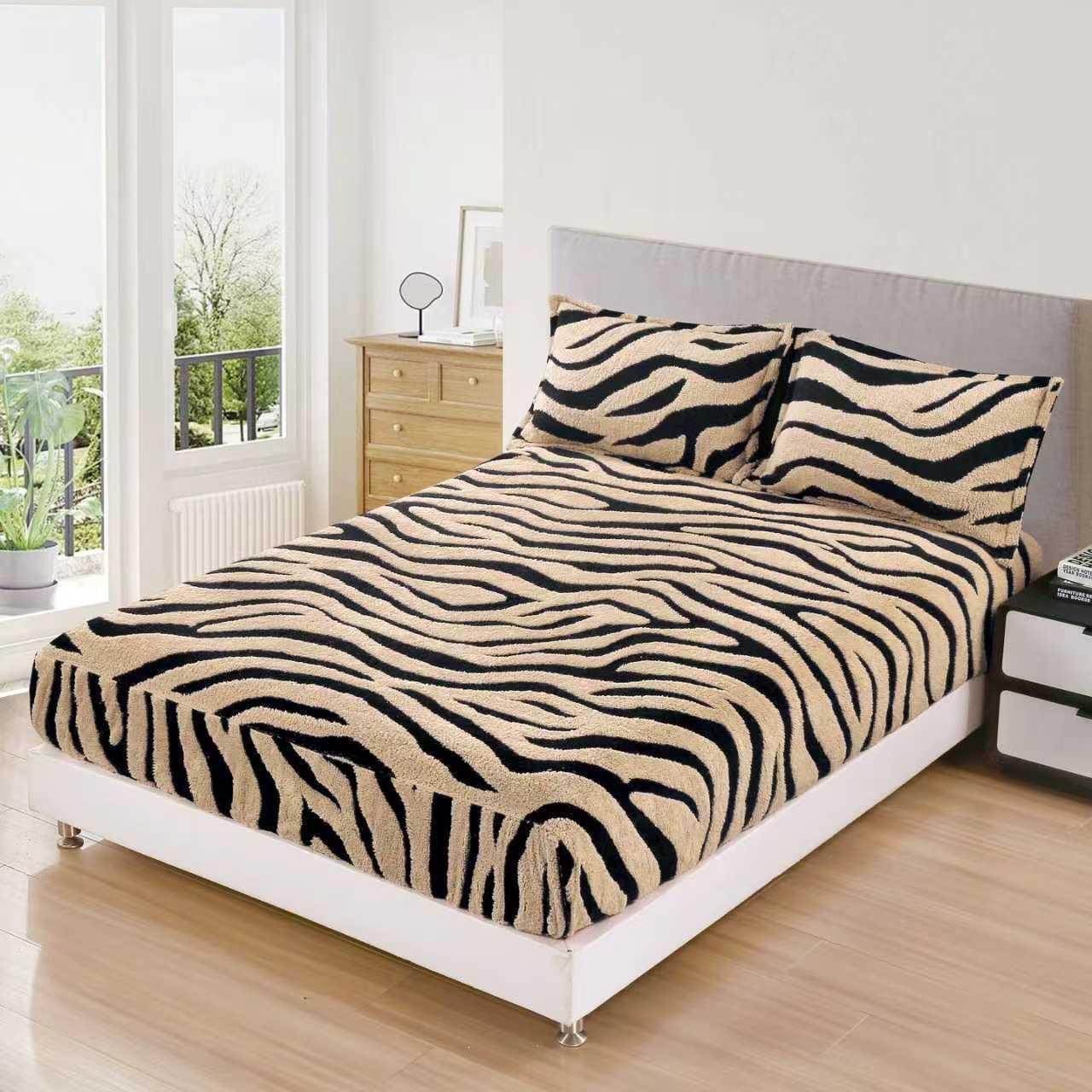 Husa Cocolino Sherpa cu Elastic, 180x200cm+2 Fete de Perna, Bej/Zebra Print-F9765