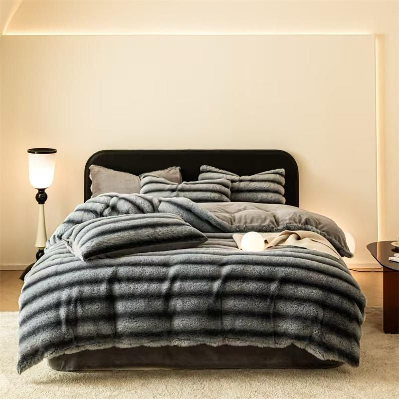 Lenjerie Luxury, Pufoasă, Blănița Tip Chinchila, 4 Piese cu Elastic, Graphite Stripe-D10064