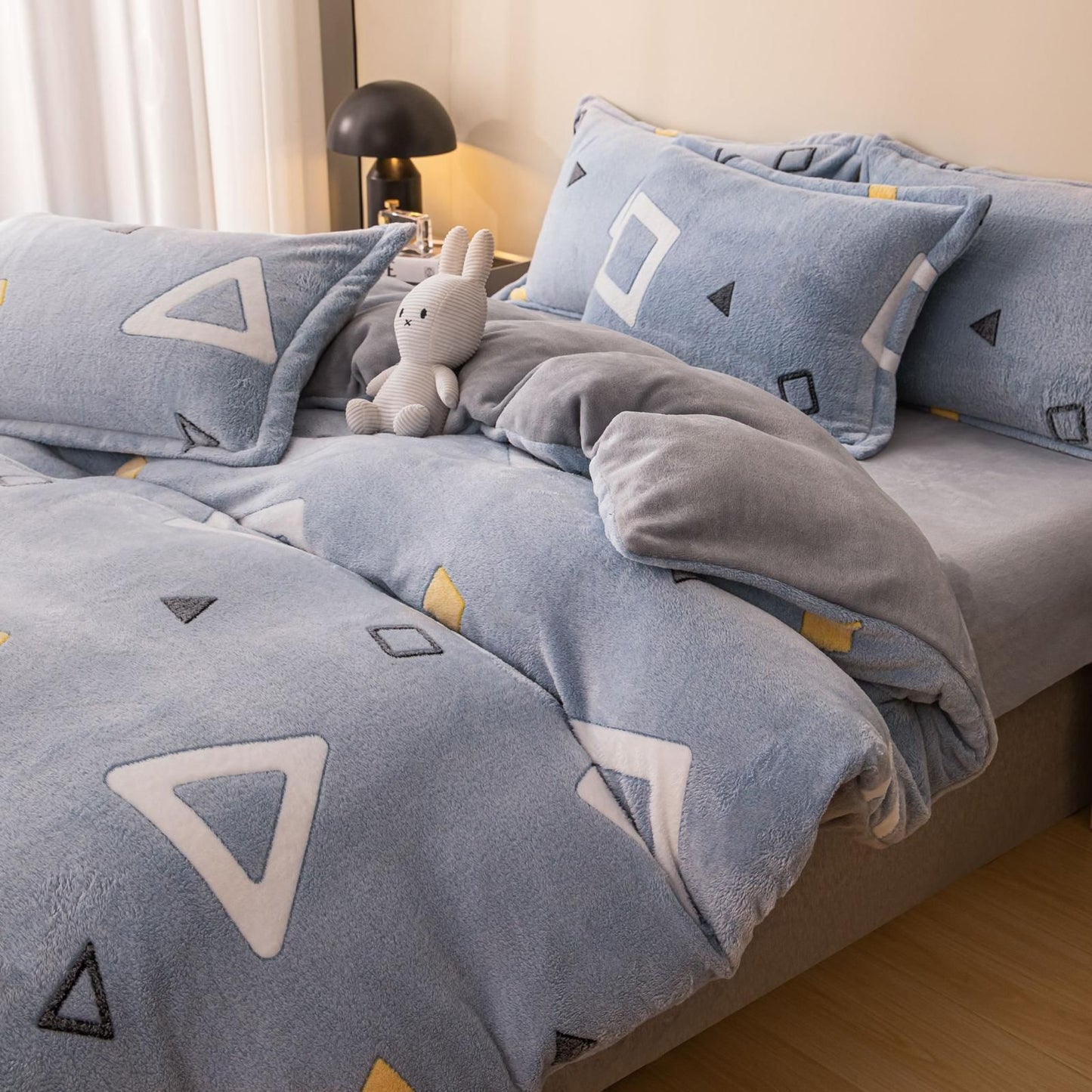 Lenjerie Cocolino 4 Piese cu Elastic, Pat Dublu, Albastru/Triunghiuri-C9589