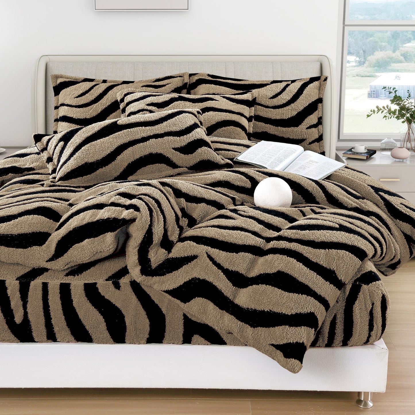 Lenjerie Pat Dublu Super Pufoasă, Cocolino Sherpa, 4 Piese, cu Elastic, Cappuccino/Zebra Print-F9753