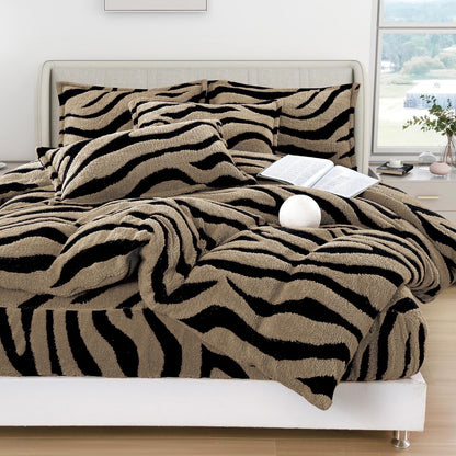 Lenjerie Pat Dublu Super Pufoasă, Cocolino Sherpa, 4 Piese, cu Elastic, Cappuccino/Zebra Print-F9753