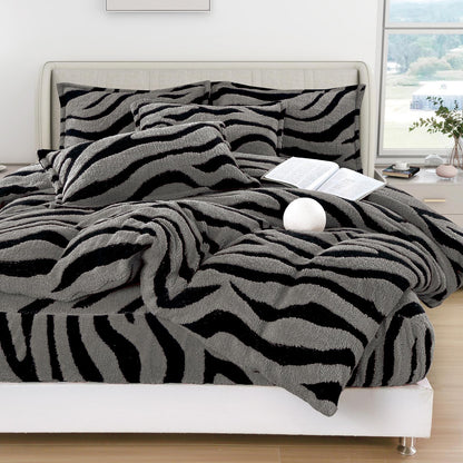 Lenjerie Pat Dublu Super Pufoasă, Cocolino Sherpa, 4 Piese, cu Elastic, Gri Închis/Zebra Print-F9751