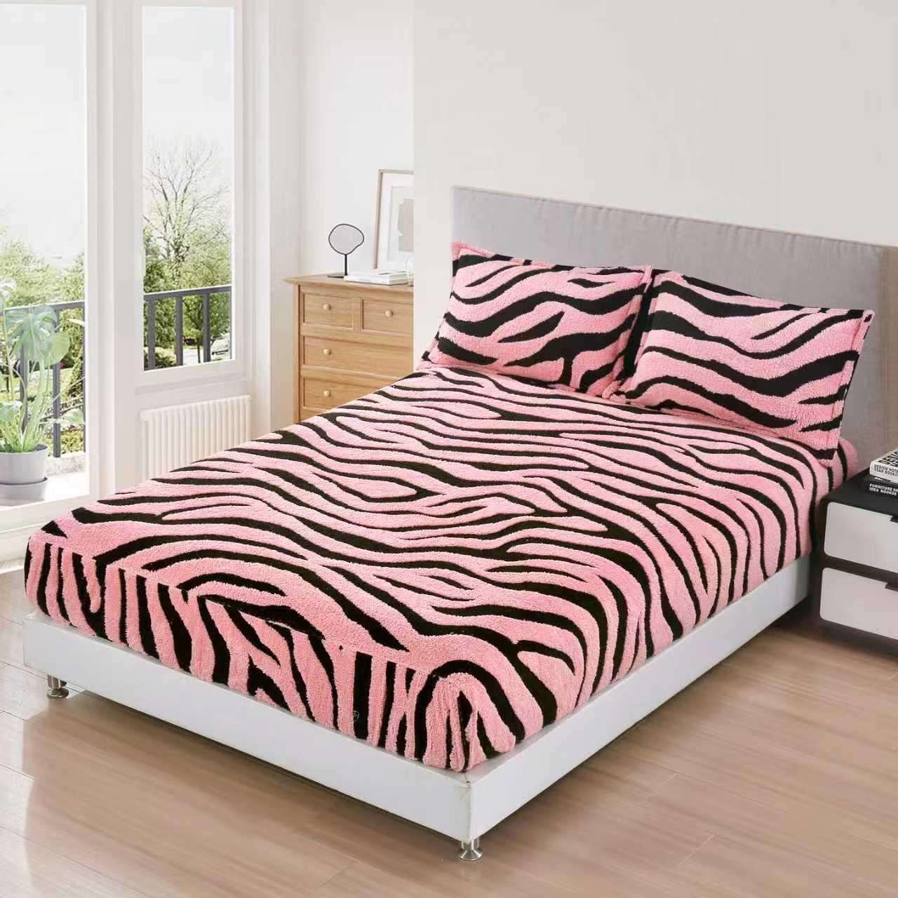 Husa Cocolino Sherpa cu Elastic, 180x200cm+2 Fete de Perna, Roz/Zebra Print-F9767