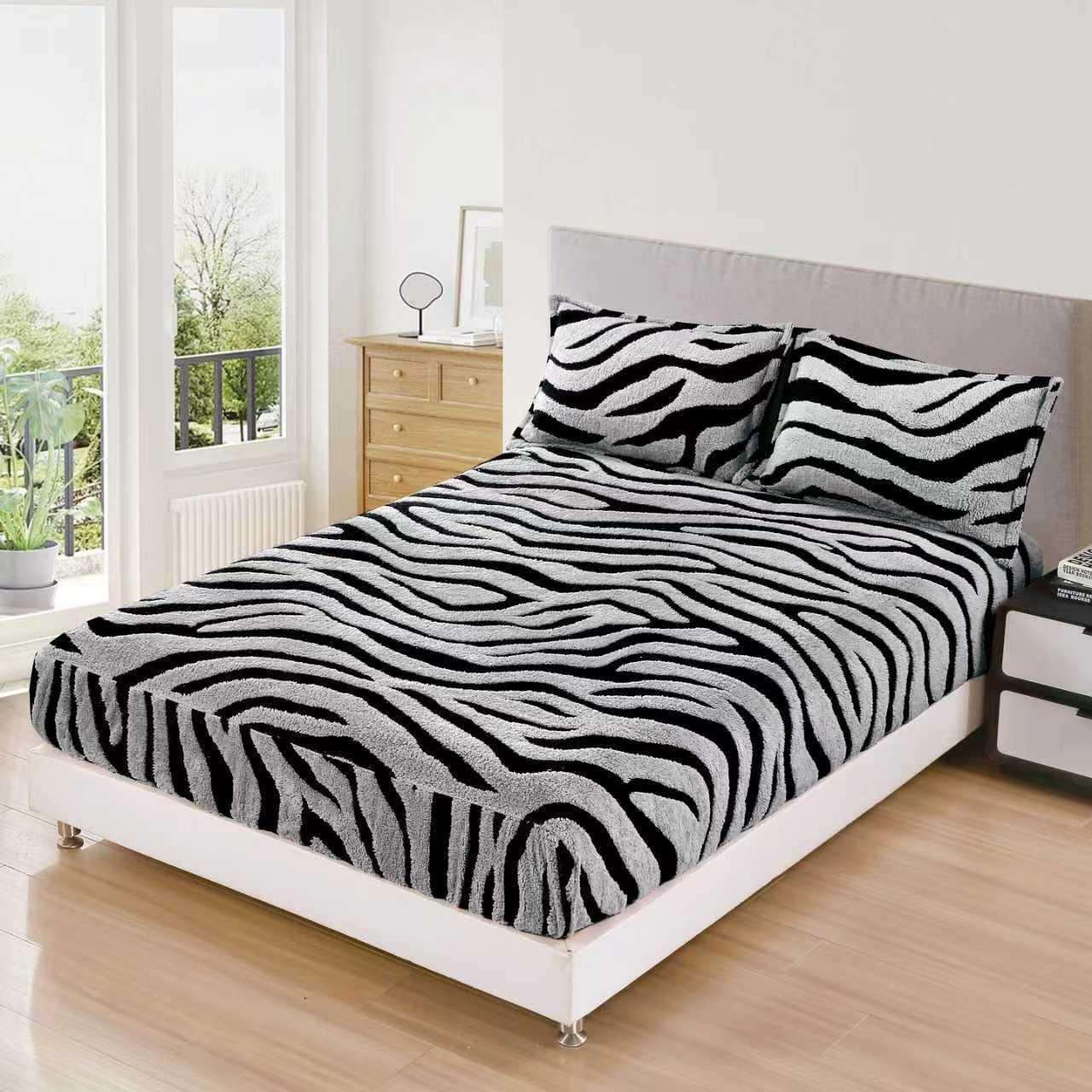 Husa Cocolino Sherpa cu Elastic, 180x200cm+2 Fete de Perna, Gri Deschis/Zebra Print-F9766