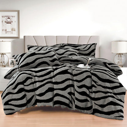 Lenjerie Pat Dublu Super Pufoasă, Cocolino Sherpa, 4 Piese, cu Elastic, Gri Închis/Zebra Print-F9751