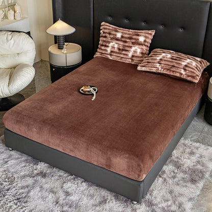 Lenjerie Cocolino Pufoasa, Model Dungat, 4 Piese, Cearceaf pat cu Elastic, Maro/Alb-C11473