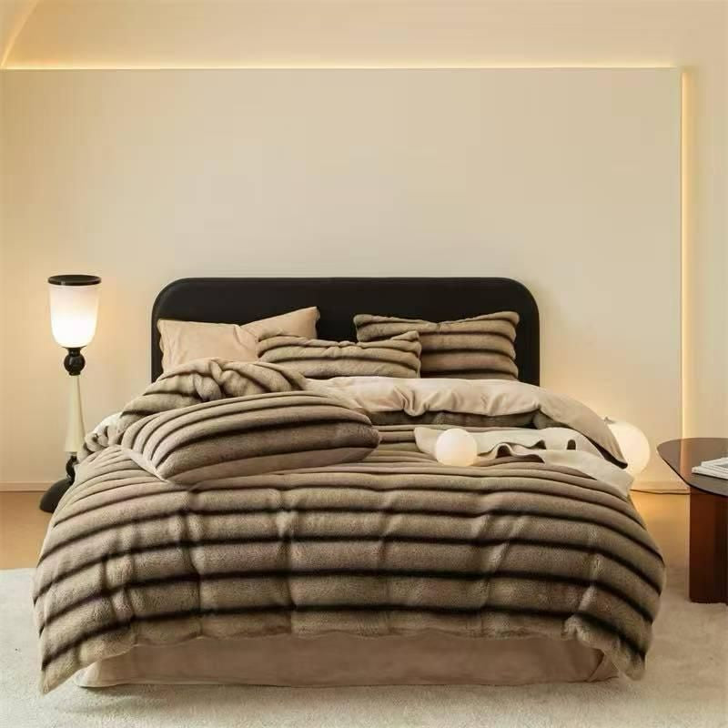 Lenjerie Luxury, Pufoasă, Blănița Tip Chinchila, 4 Piese cu Elastic, Cappuccino Stripe-D10065