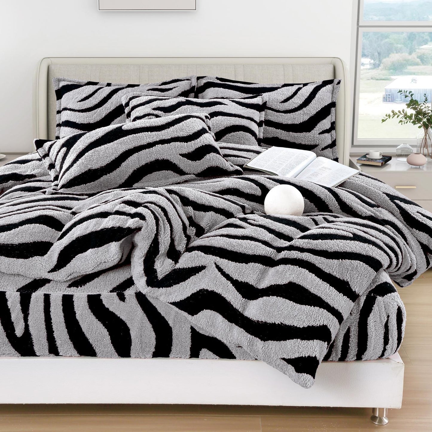 Lenjerie Pat Dublu Super Pufoasă, Cocolino Sherpa, 4 Piese, cu Elastic, Gri Deschis/Zebra Print-F9754