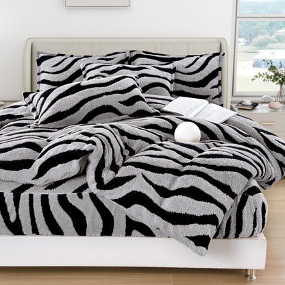 Lenjerie Pat Dublu Super Pufoasă, Cocolino Sherpa, 4 Piese, cu Elastic, Gri Deschis/Zebra Print-F9754