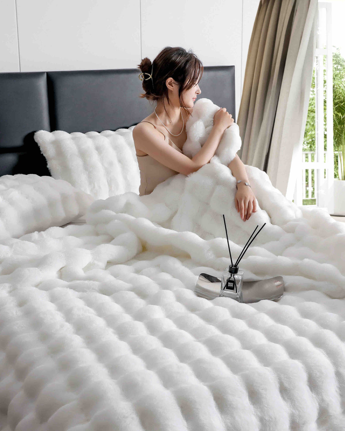 Lenjerie Luxury ExtraPufoasa, din Blanita Artificiala Tip Iepure, 6 piese, Alb