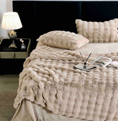 Lenjerie Luxury ExtraPufoasa, din Blanita Artificiala Tip Iepure, 6 piese, Bej