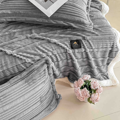 Set Patura Cocolino cu Blanita+2 Fete de Perna 50x70cm, Gri Deschis-C9921