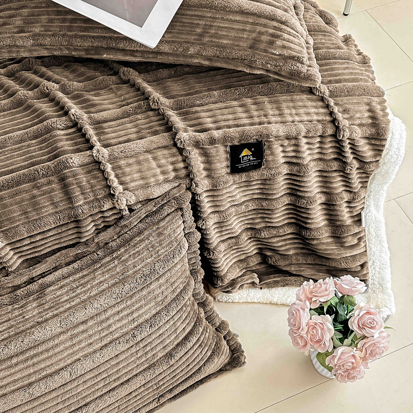 Set Patura Cocolino cu Blanita+2 Fete de Perna 50x70cm, Maro-C9920