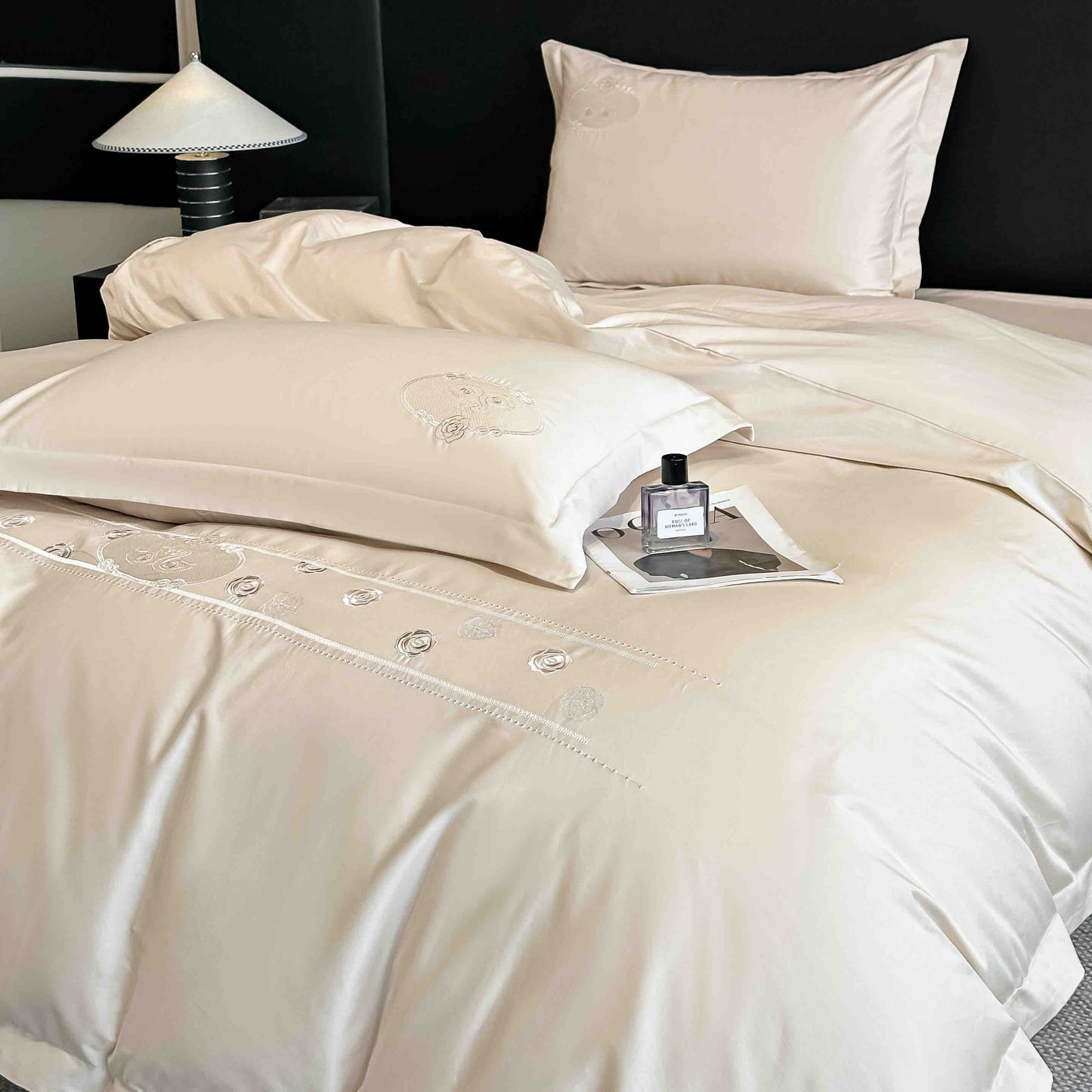 Lenjerie de Pat Premium Satin Deluxe cu Broderie Eleganta, din Bumbac 100%, 4 Piese, Ivoire-C11295