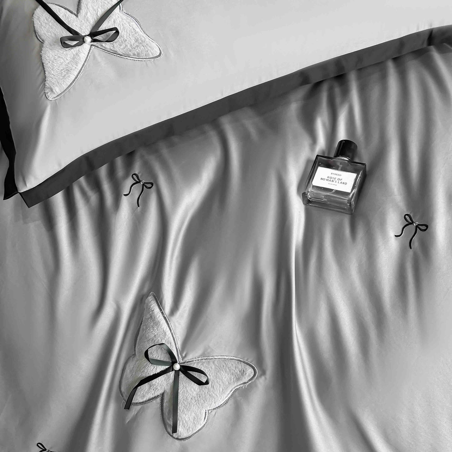 Lenjerie de Pat Premium Satin Deluxe cu Broderie Eleganta, din Bumbac 100%, 4 Piese, Fundite-C11294
