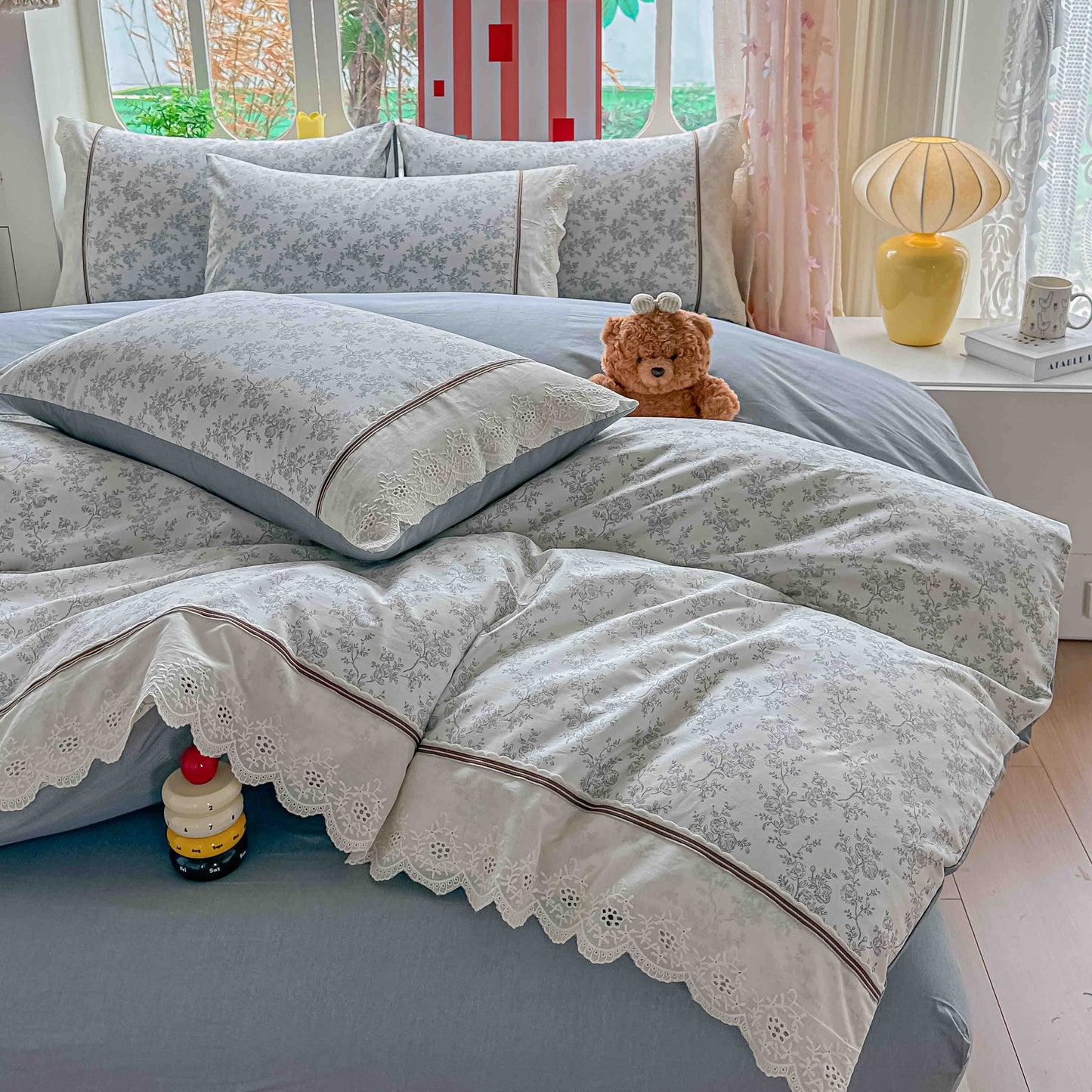 Lenjerie de Pat Premium, Bumbac 100%, cu Volanase din Dantela, Cearceaf pat Elastic, 4 Piese-C11310