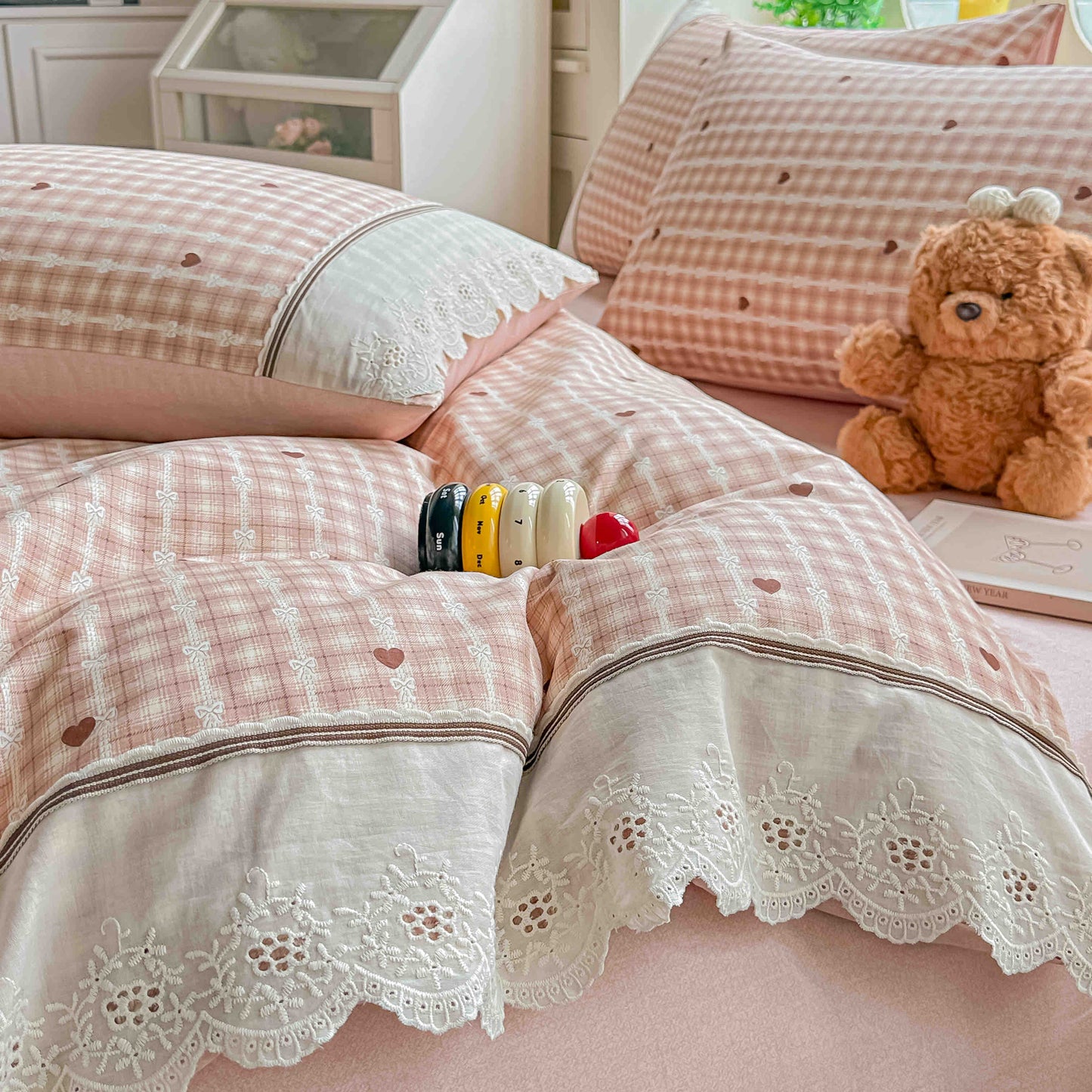 Lenjerie de Pat Premium, Bumbac 100%, cu Volanase din Dantela, Cearceaf pat Elastic, 4 Piese-C11313