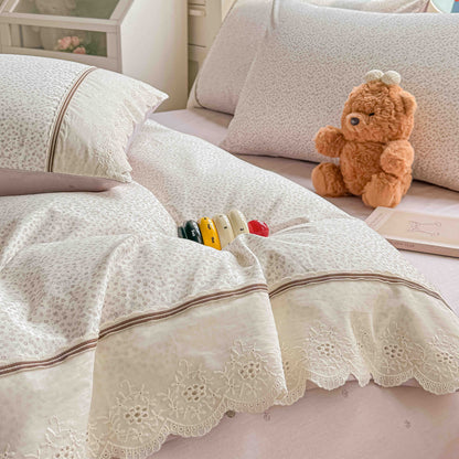 Lenjerie de Pat Premium, Bumbac 100%, cu Volanase din Dantela, Cearceaf pat Elastic, 4 Piese-C11390