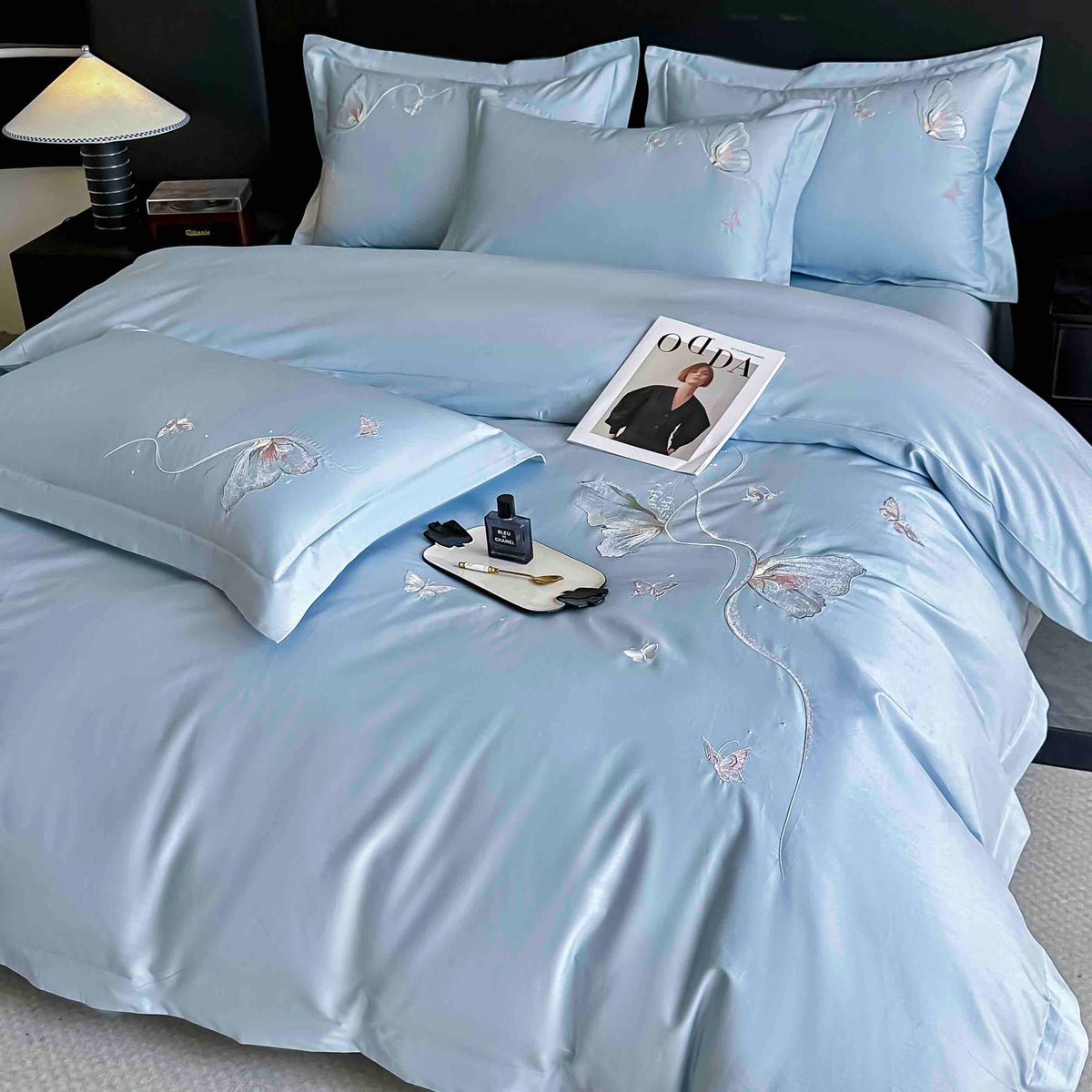 Lenjerie de Pat Premium Satin Deluxe cu Broderie Eleganta, din Bumbac 100%, 4 Piese, Bleu/Fluturasi-C11533