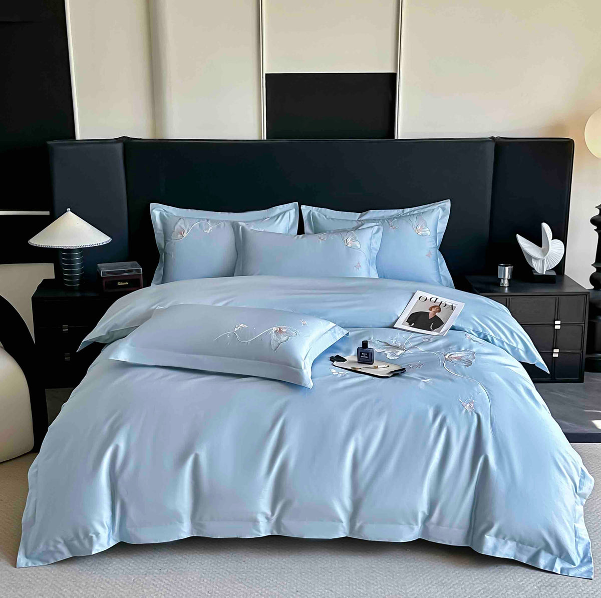 Lenjerie de Pat Premium Satin Deluxe cu Broderie Eleganta, din Bumbac 100%, 4 Piese, Bleu/Fluturasi-C11533