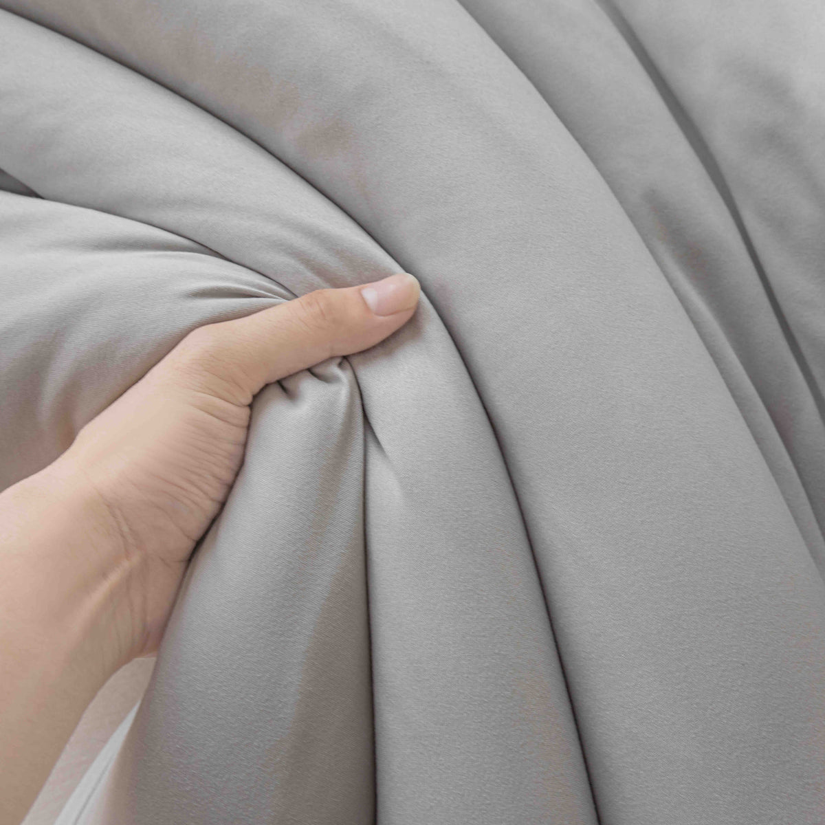 Pilota Premium Norisor, 150x200cm, din Puf Siliconic si Invelis din Microfibra Fina, Gri-C11562