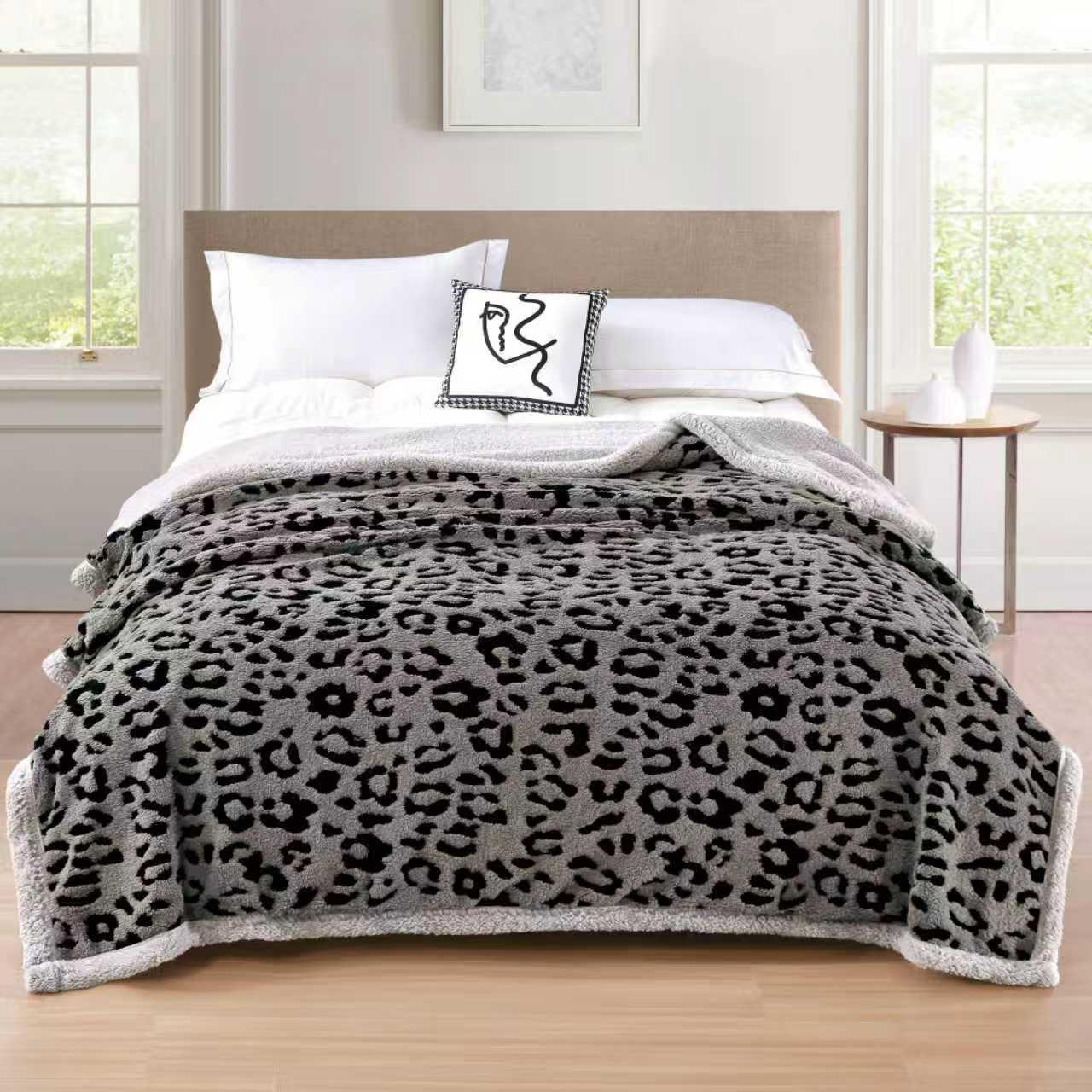 Patura Cocolino cu Fermoar, cu Blanita Sherpa, 200x230cm, Gri/Leopard Print-F10351