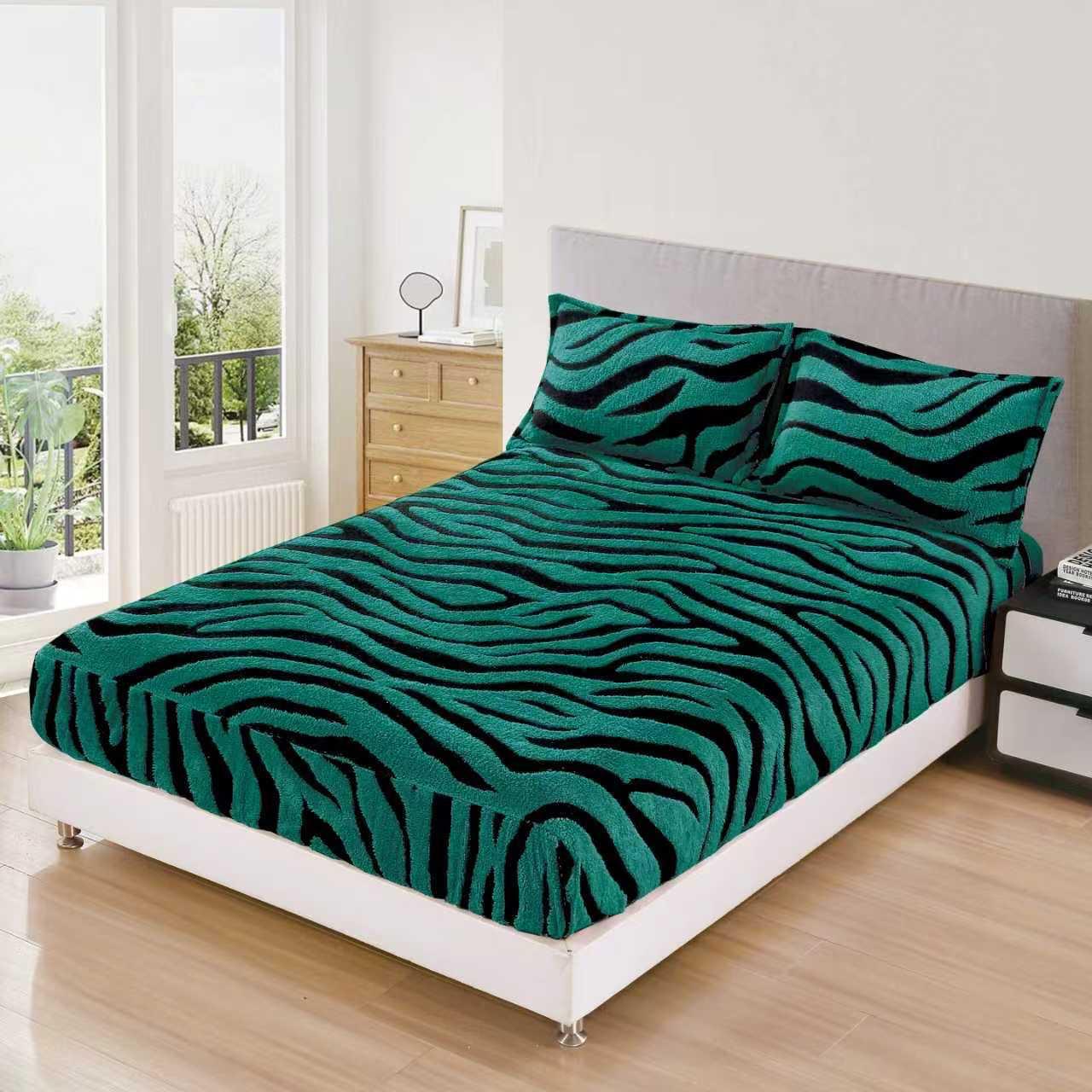 Husa Cocolino Sherpa cu Elastic, 180x200cm+2 Fete de Perna, Verde/Zebra Print-F9770
